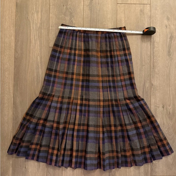 VALENTINO VINTAGE 80’s | Pleated Plaid Wool Skirt - Picture 10 of 11